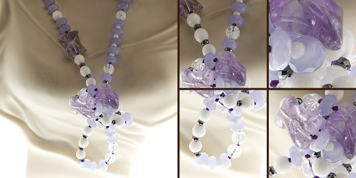 Collana con pietre viola e bianche e pendente centrale
